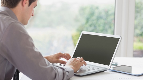 man-using-laptop to search payday loans