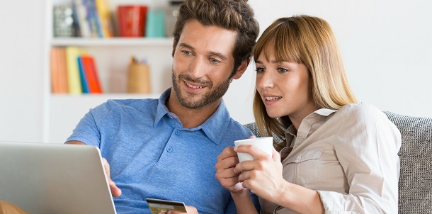 Couple apply for a credit card for the first time