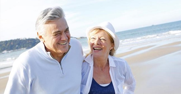 happy-older-couple-on-beach