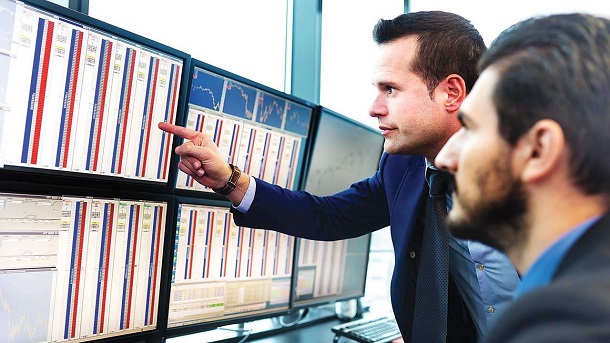 Fund managers looking at share prices